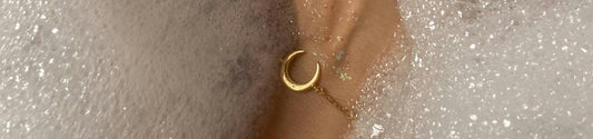 How to clean rings and necklaces?