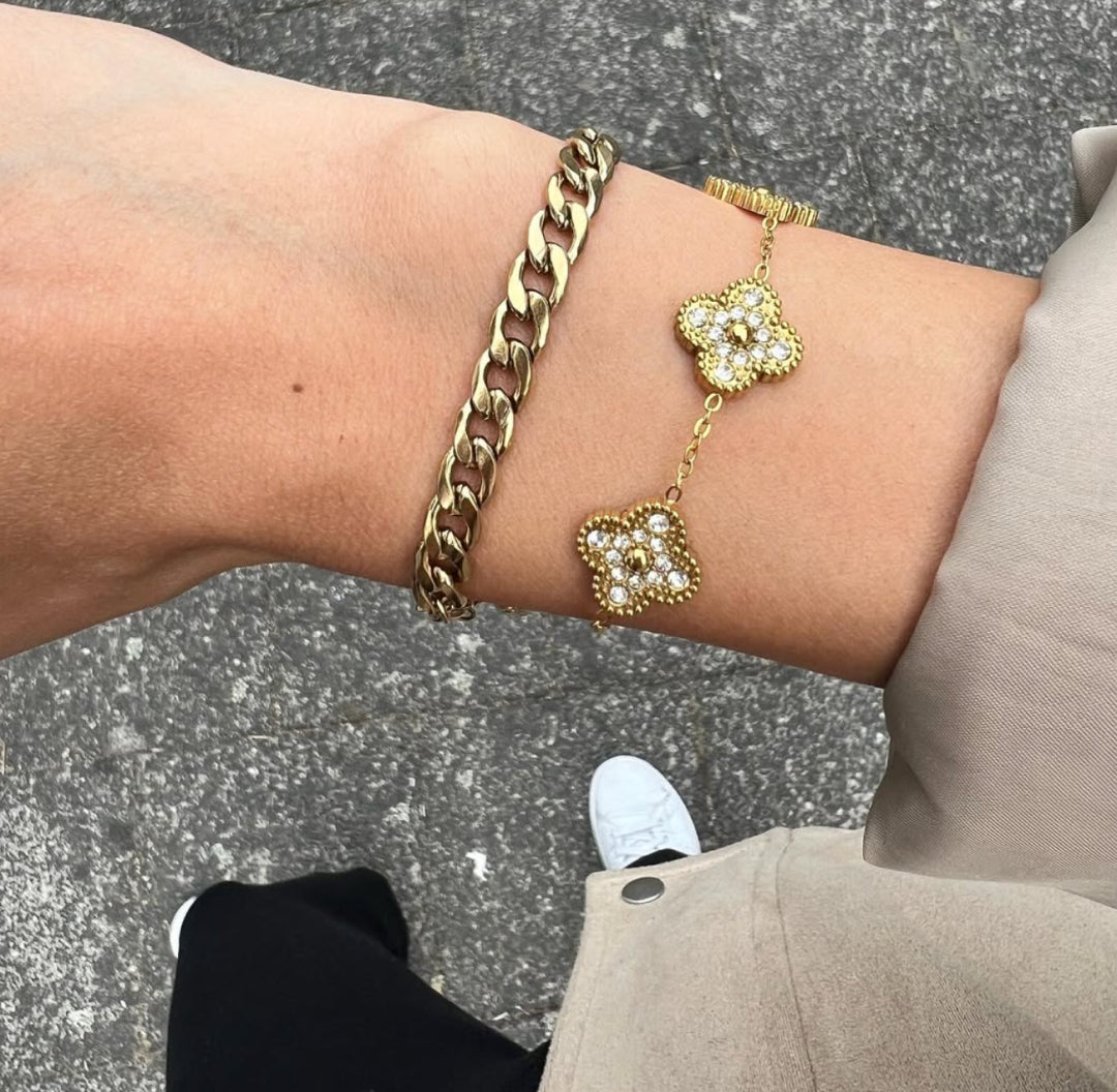 Gold shiny 4 leaf clover bracelet with zirconia stones - Lavina Jewelz