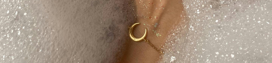 How to clean rings and necklaces?