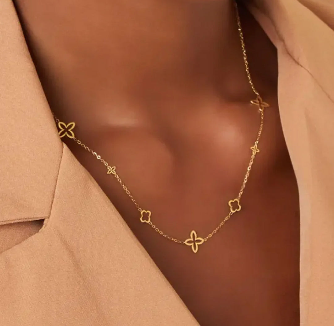 Clover jewelry like necklaces, rings, earrings and bracelets in silver and gold - Lavina Jewelz
