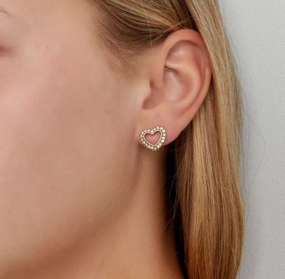 Heart jewelry like earrings, necklaces, bracelets, handchains and rings in gold and silver - Lavina Jewelz