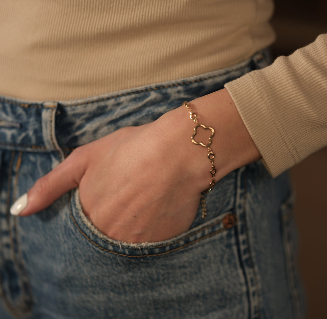 CIrcle chain with open 4 leaf clover charm gold bracelet - Lavina