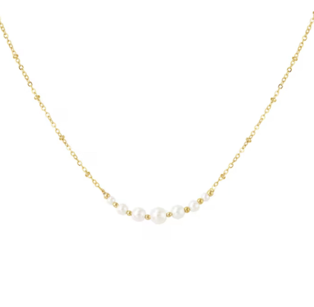 Gold pearl line necklace with 7 pearls - Lavina Jewelz