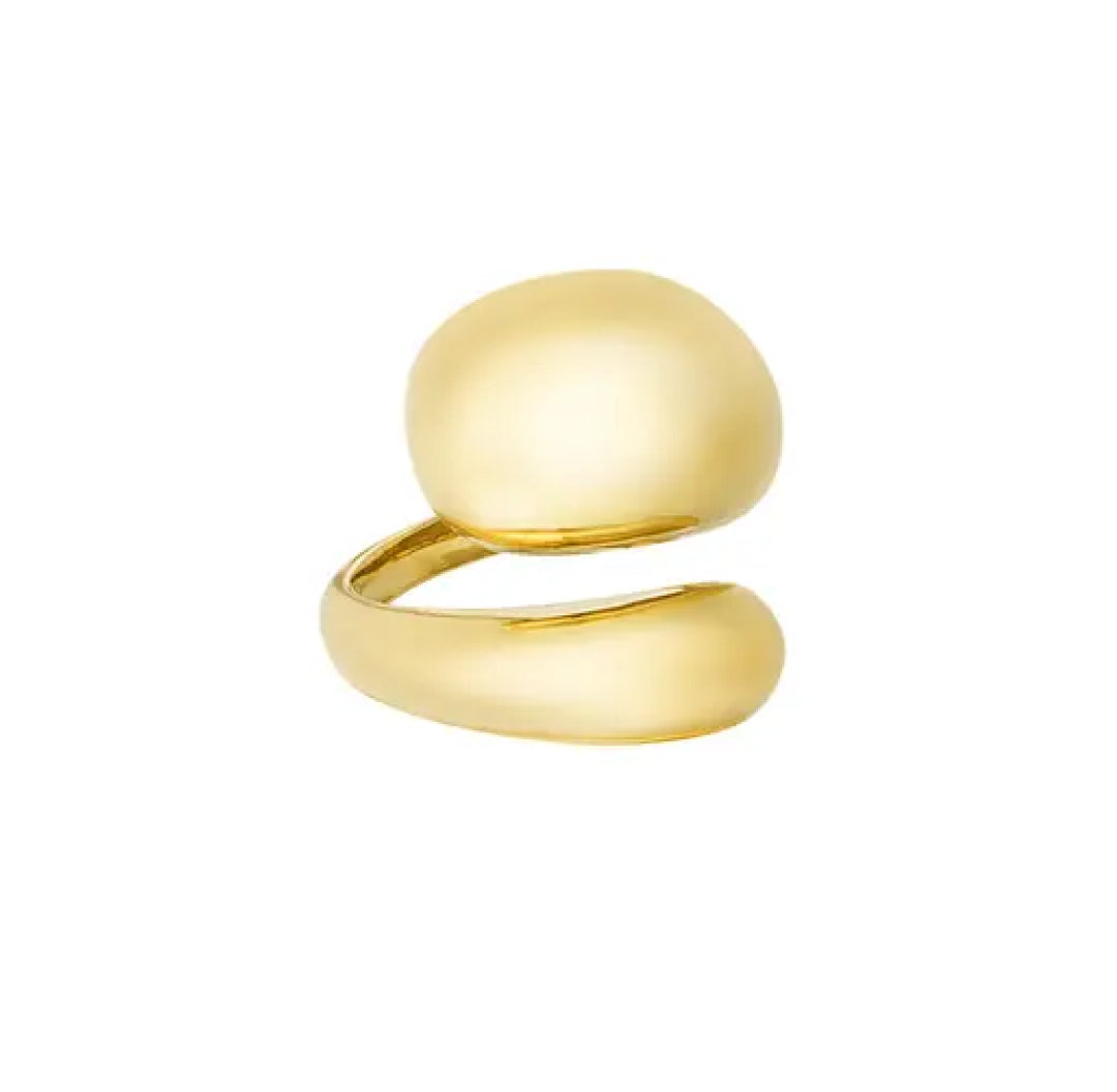 Gold medium chunky hugging ring - Lavina