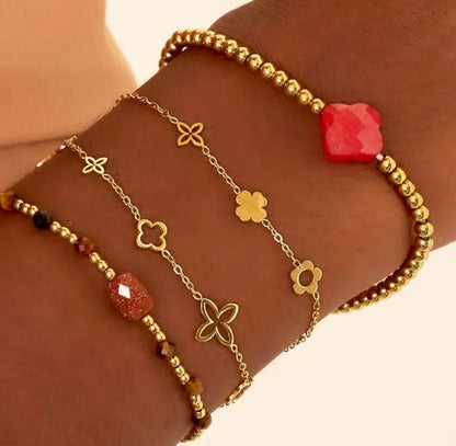 Mixed Clovers Charms Bracelet Gold - Lavina