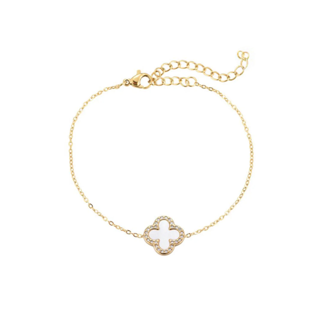 White pearl 4 leaf clover charm pendant bracelet with zirconia stones in gold - Lavina