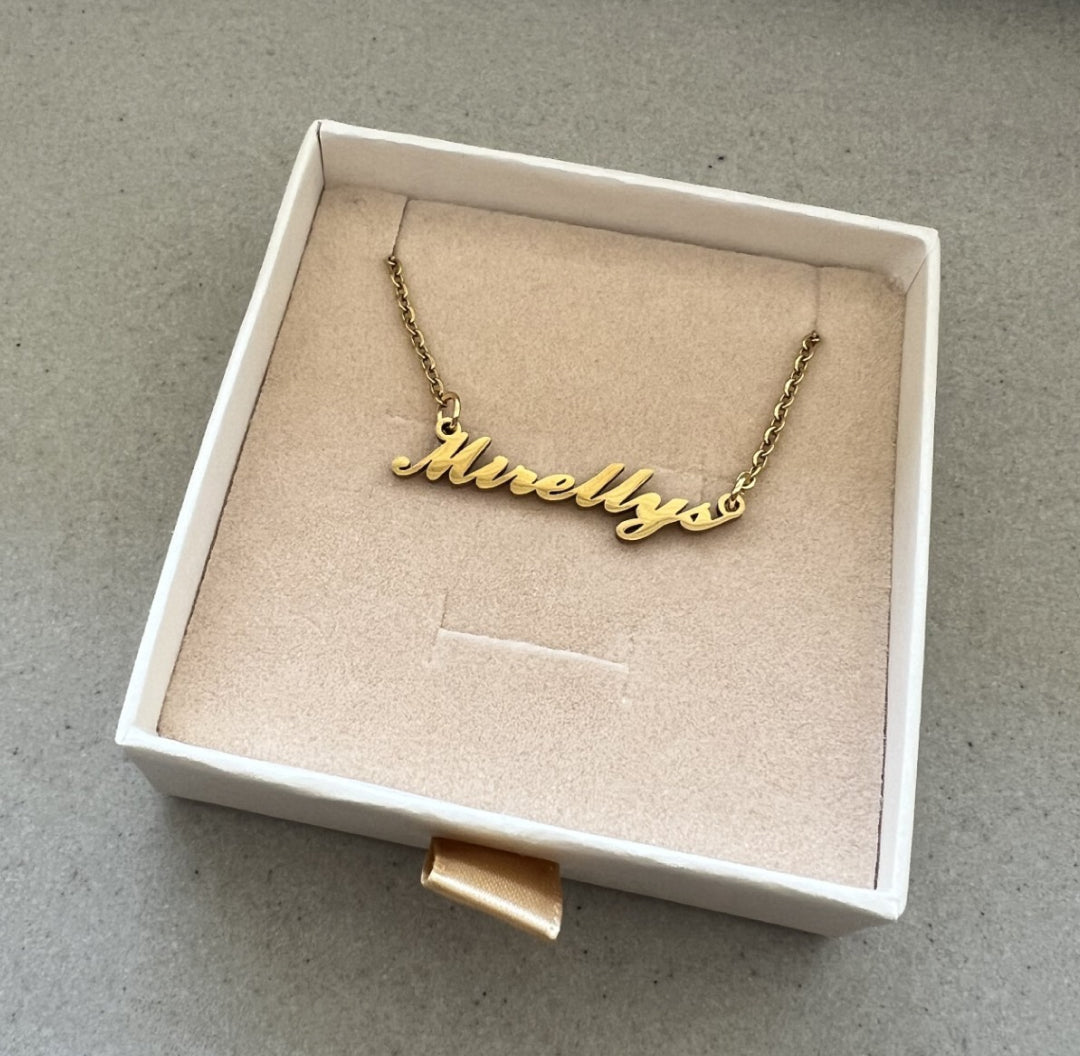 Personalized custom name necklace in gold - Lavina Jewelz