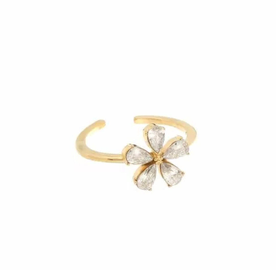 Gold ring with delicate floral design with shimmering zirconia stones - Lavina